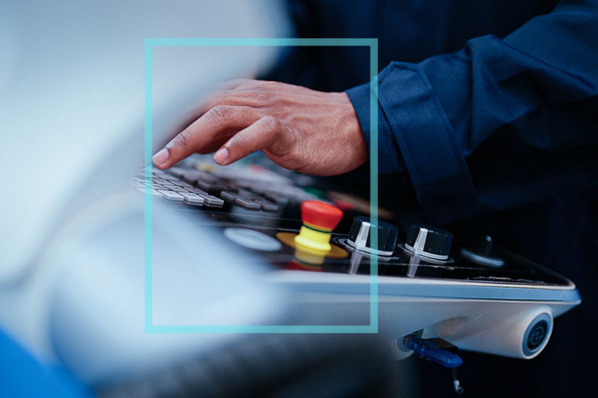 Hand gesture being analyzed with bounding box during manual operation